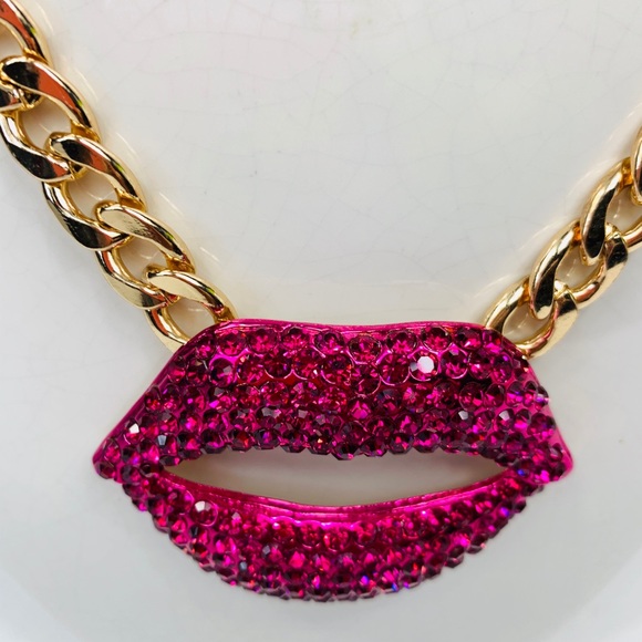 New 💋Natasha pink Crystal Lips Necklace - Picture 4 of 17
